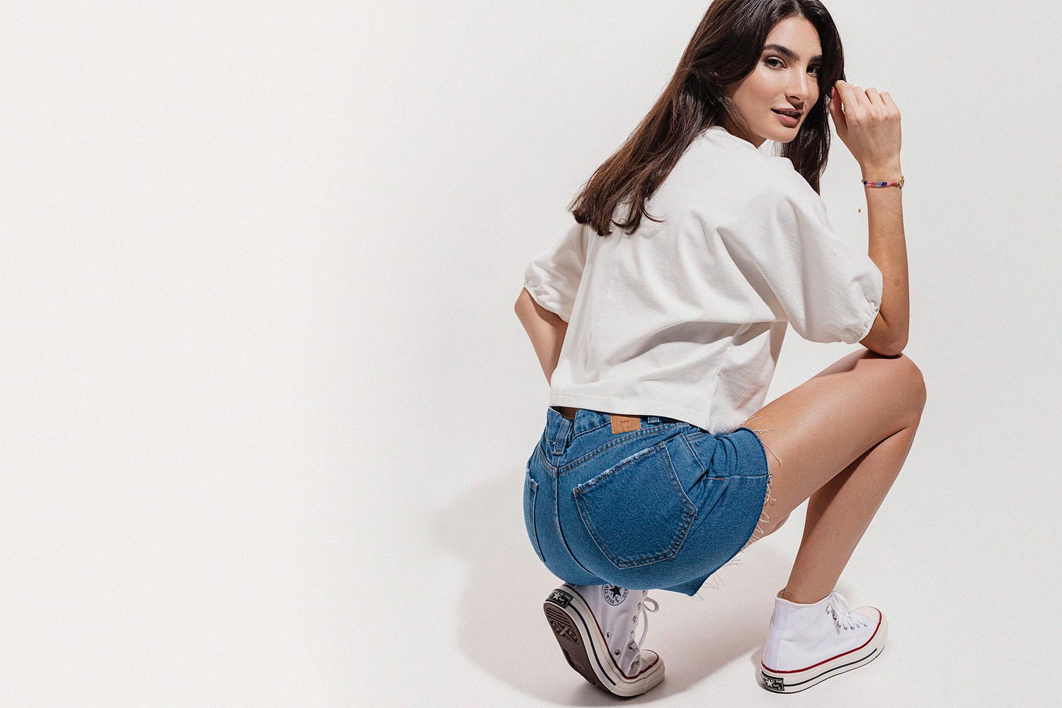 Compre Online na Loja Amorope, o site com as melhores opções de shorts femininos. Modelos de diferentes tecidos, lavagens, modelagens e cores para renovar o seu visual com muito estilo e bom gosto. O Melhor da Moda Feminina.