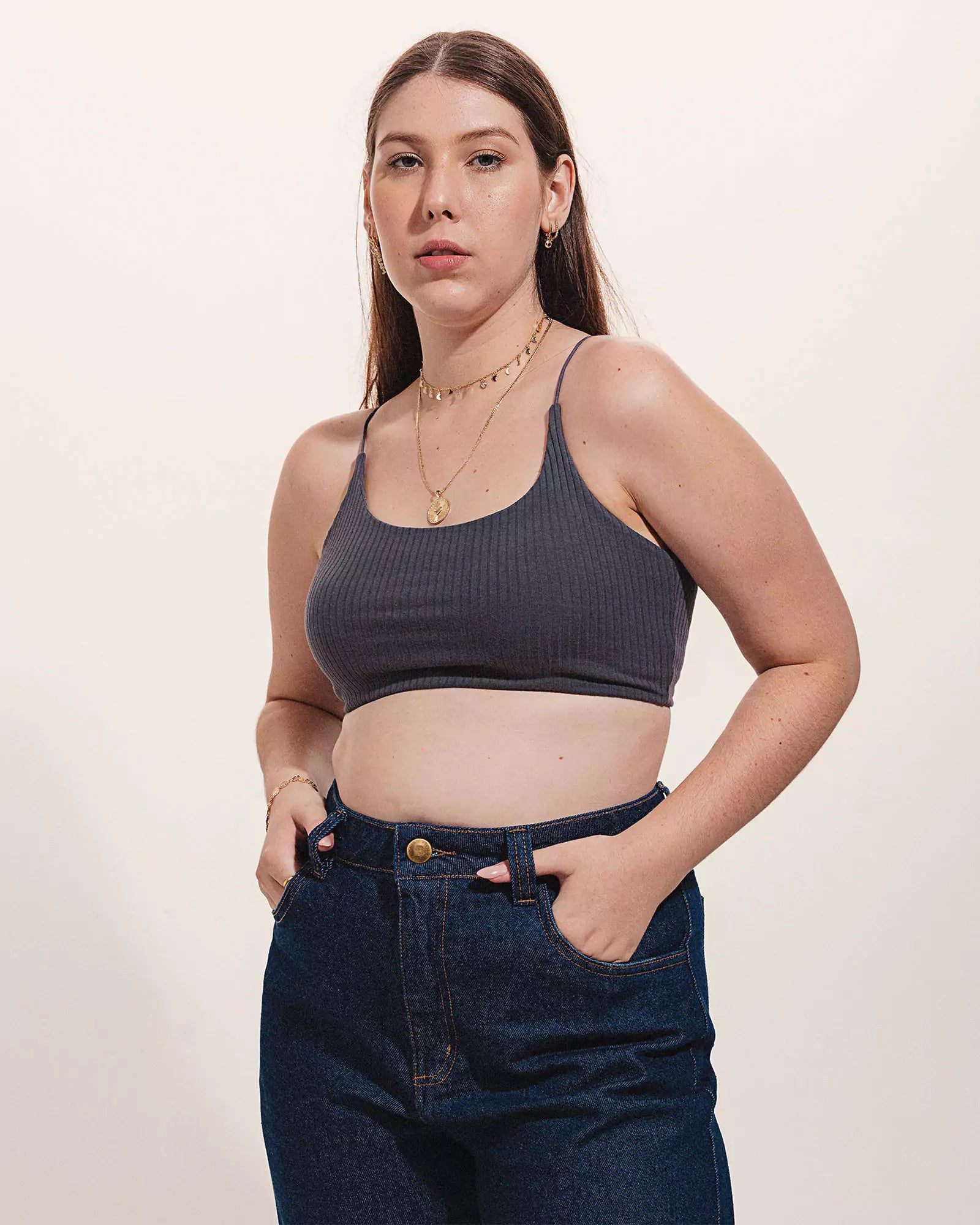 Top Alça Camomila Grafite Minimadeia Compre roupas estilosas na Amorope, site seguro, frete grátis e parcelamento sem juros. Moda feminina e masculina num só lugar.