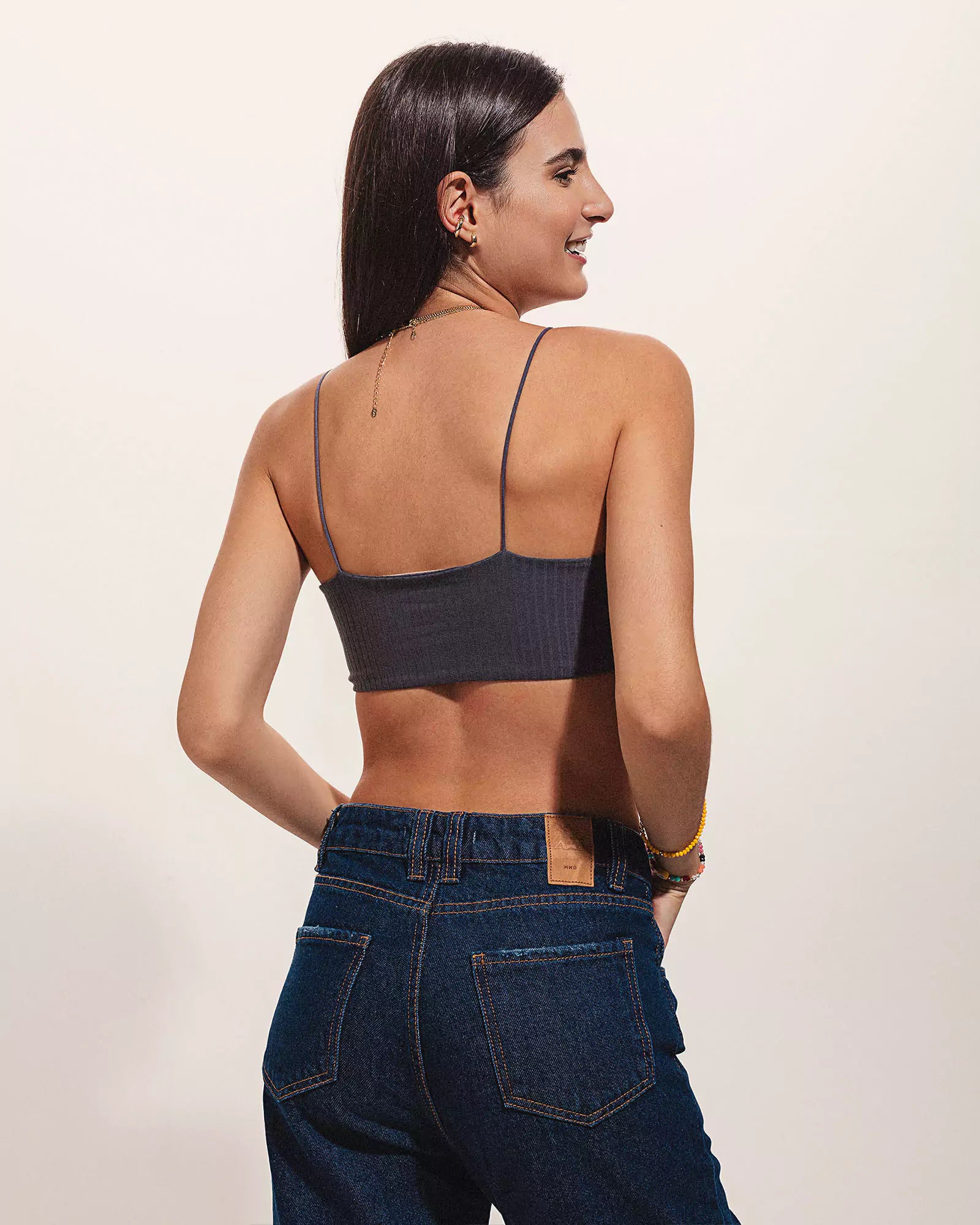 Top Alça Camomila Grafite Minimadeia Compre roupas estilosas na Amorope, site seguro, frete grátis e parcelamento sem juros. Moda feminina e masculina num só lugar.