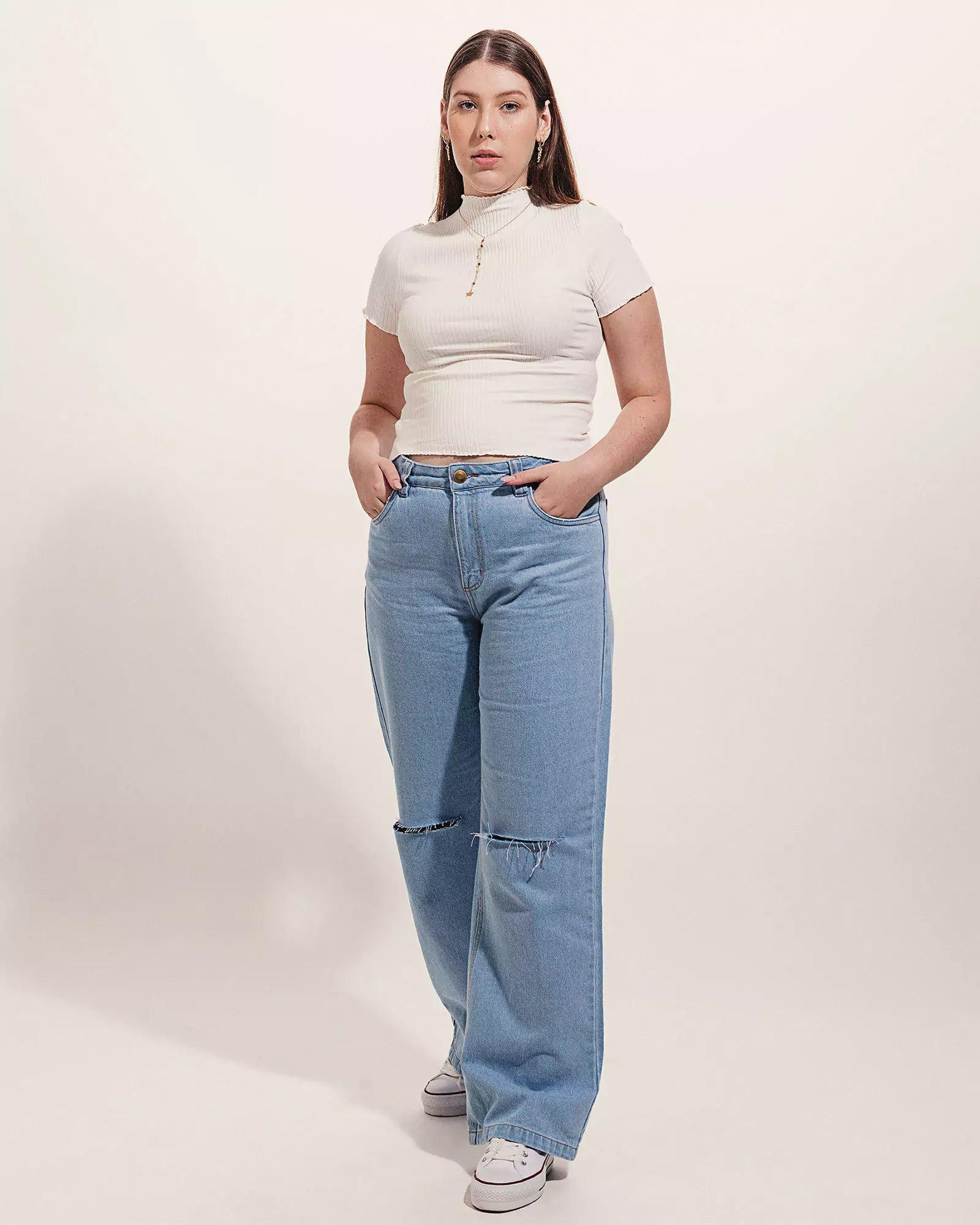 Blusa Gola Alta Verbena Branca Minimadeia Compre roupas estilosas na Amorope, site seguro, frete grátis e parcelamento sem juros. Moda feminina e masculina num só lugar.