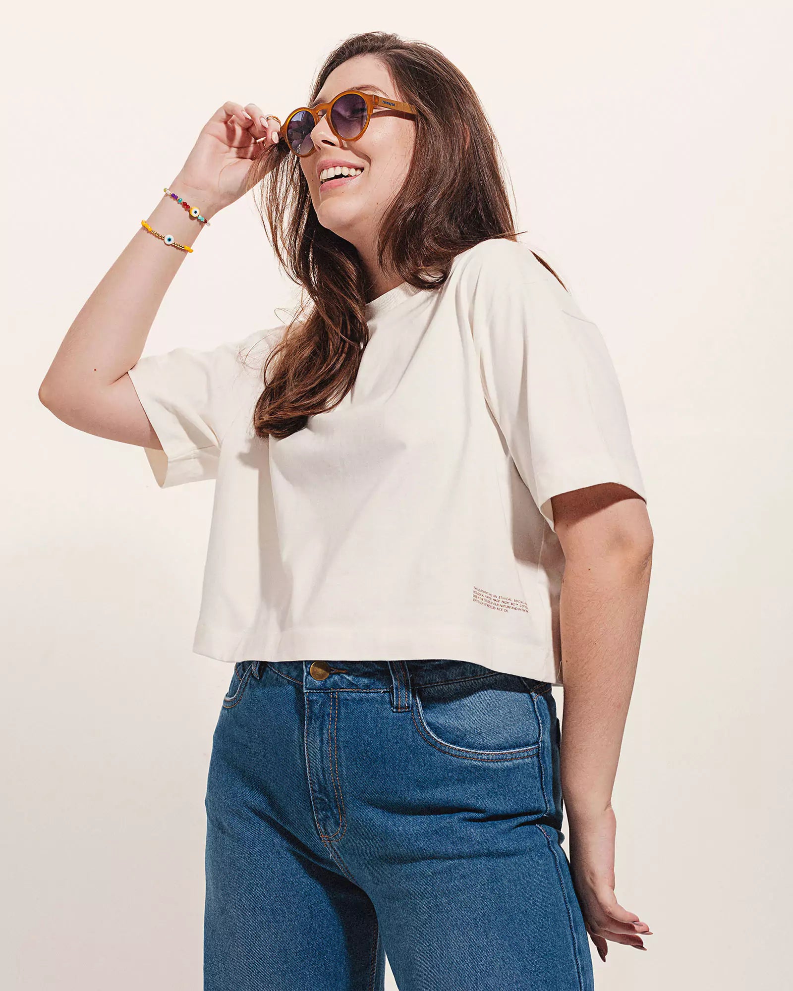 T-shirt Cropped Oversized Antúrio Branca Minimadeia Compre roupas estilosas na Amorope, site seguro, frete grátis e parcelamento sem juros. Moda feminina e masculina num só lugar.