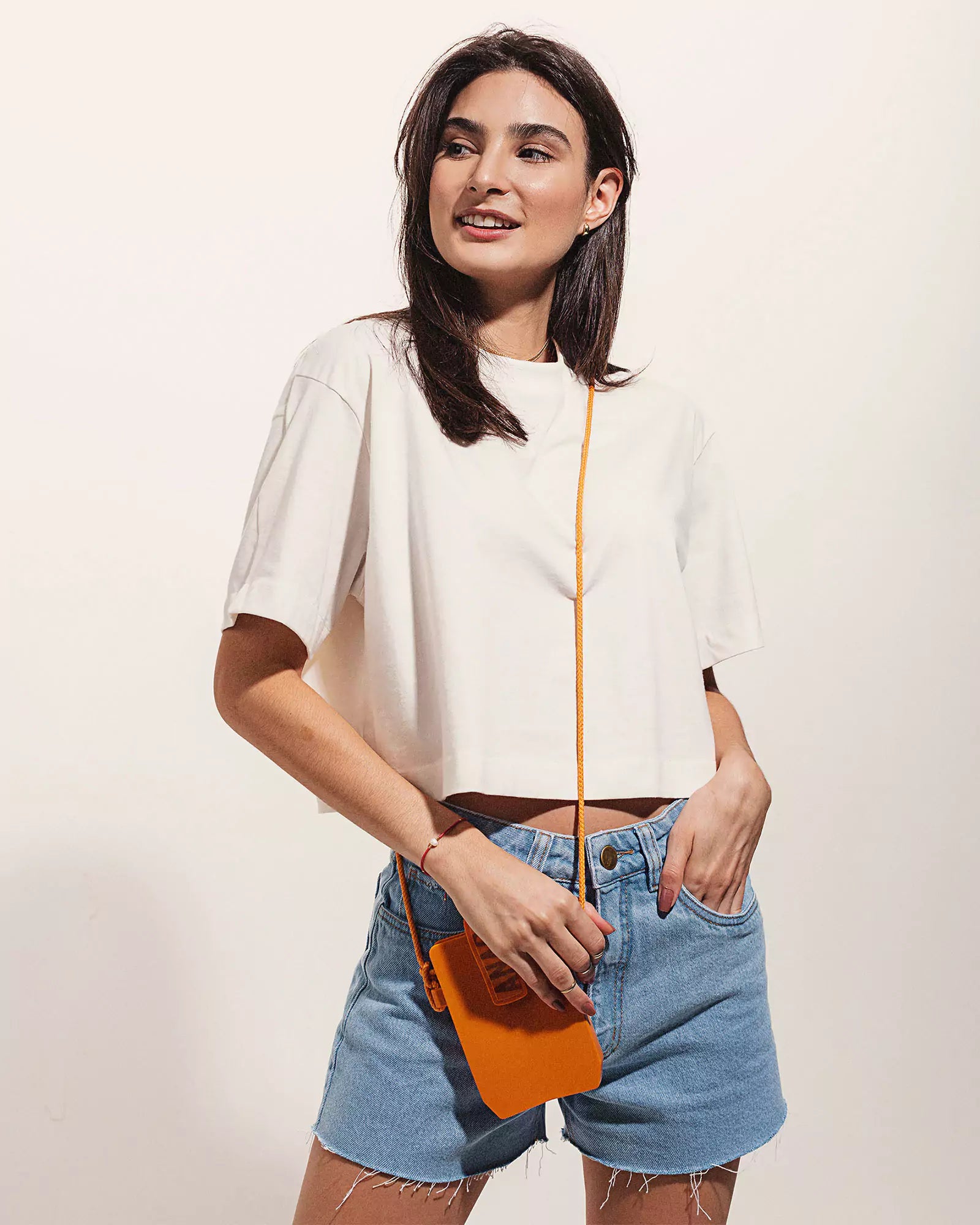 T-shirt Cropped Oversized Antúrio Branca Minimadeia Compre roupas estilosas na Amorope, site seguro, frete grátis e parcelamento sem juros. Moda feminina e masculina num só lugar.