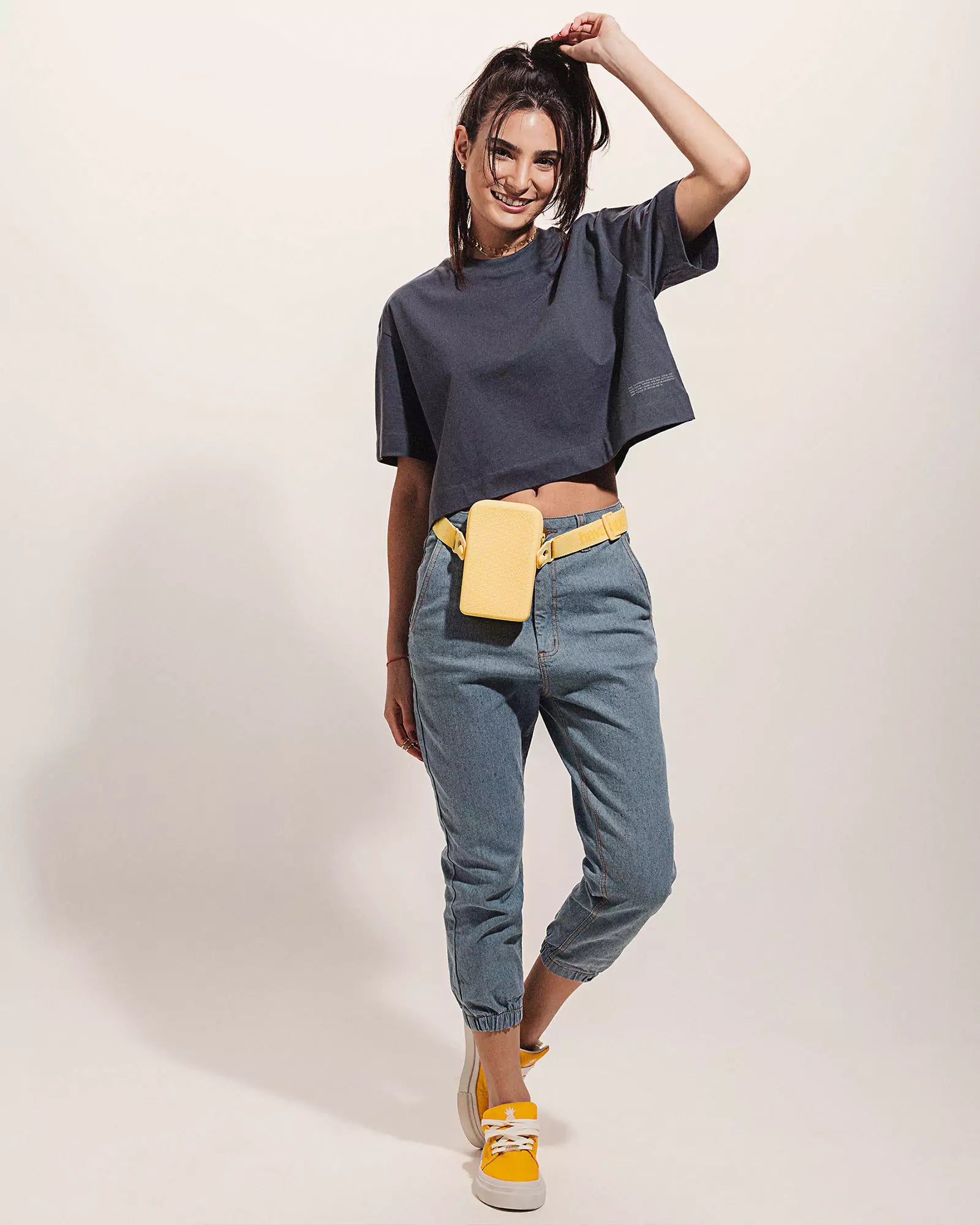 T-shirt Cropped Oversized Antúrio Grafite Minimadeia Compre roupas estilosas na Amorope, site seguro, frete grátis e parcelamento sem juros. Moda feminina e masculina num só lugar.