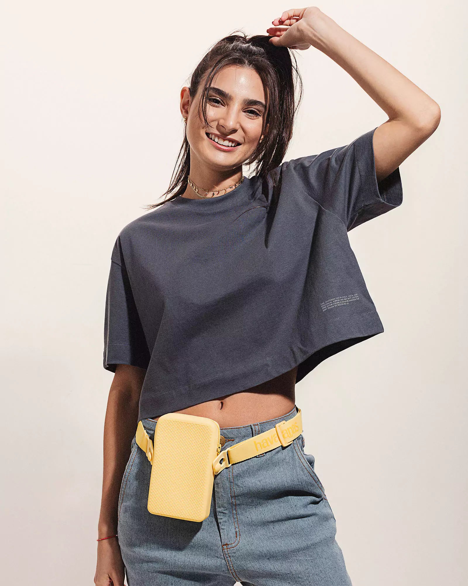 T-shirt Cropped Oversized Antúrio Grafite Minimadeia Compre roupas estilosas na Amorope, site seguro, frete grátis e parcelamento sem juros. Moda feminina e masculina num só lugar.