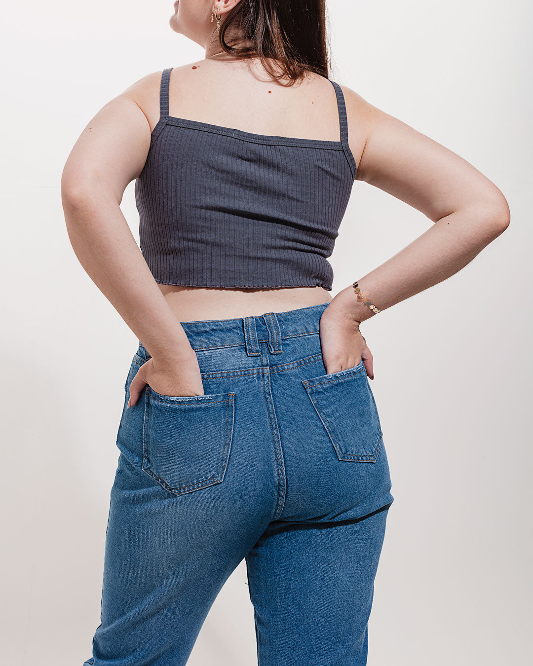 Calça Mom Jeans Mandacaru Minimadeia Compre roupas estilosas na Amorope, site seguro, frete grátis e parcelamento sem juros. Moda feminina e masculina num só lugar.