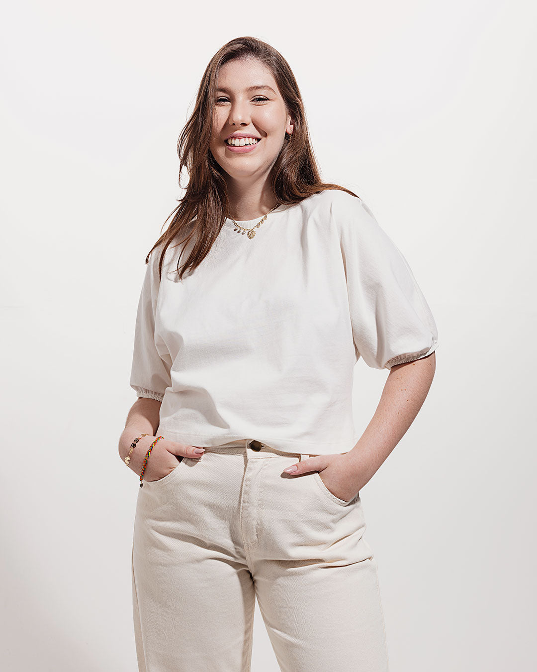 Blusa Ampla Magnólia Branca Minimadeia Compre roupas estilosas na Amorope, site seguro, frete grátis e parcelamento sem juros. Moda feminina e masculina num só lugar.