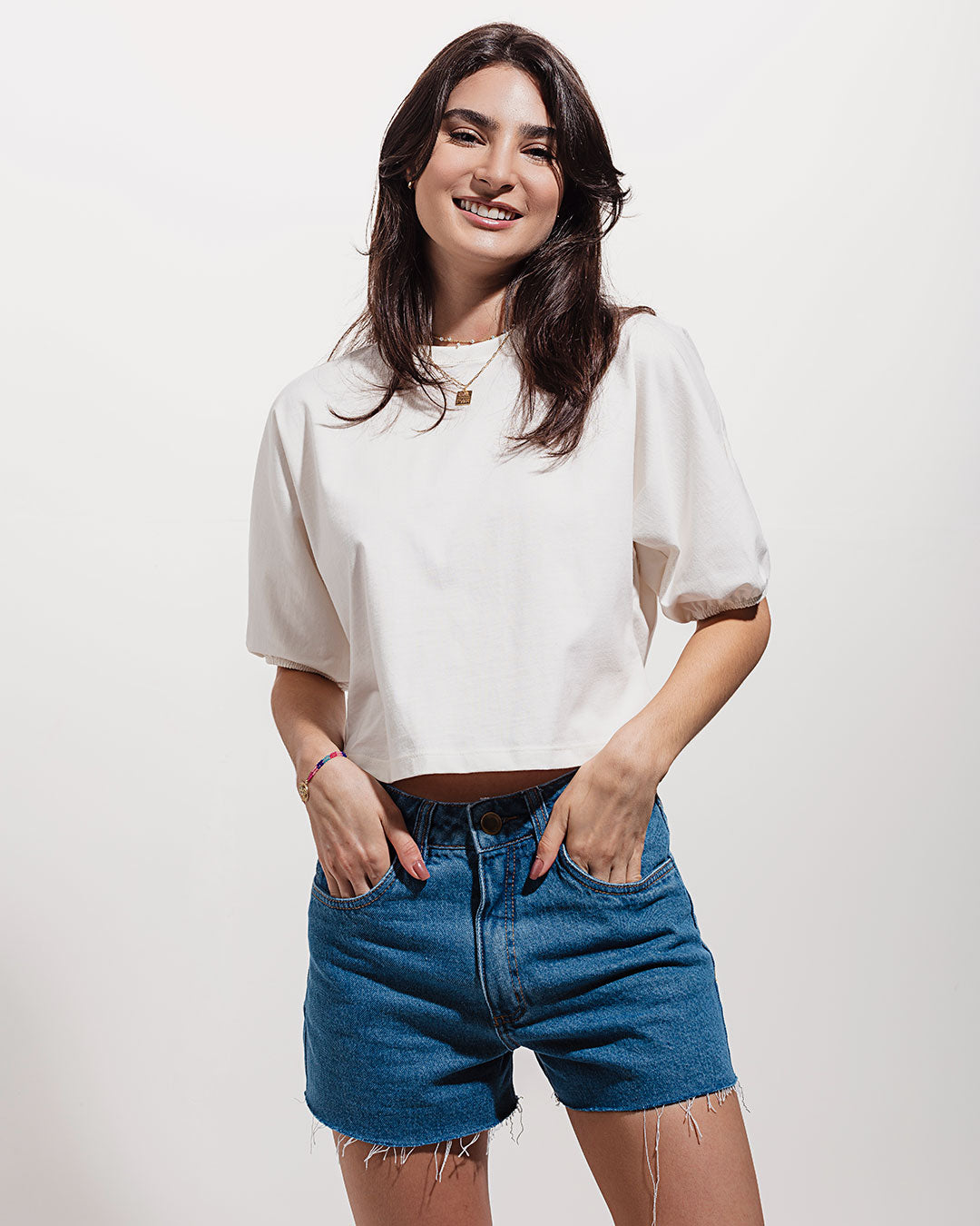 Blusa Ampla Magnólia Branca Minimadeia Compre roupas estilosas na Amorope, site seguro, frete grátis e parcelamento sem juros. Moda feminina e masculina num só lugar.
