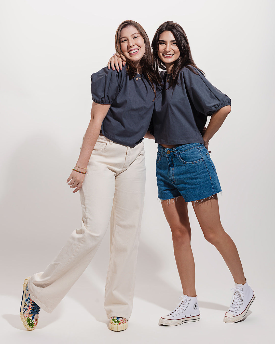 Blusa Ampla Magnólia Grafite Minimadeia Compre roupas estilosas na Amorope, site seguro, frete grátis e parcelamento sem juros. Moda feminina e masculina num só lugar.