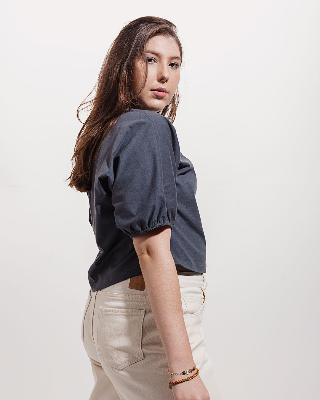 Blusa Ampla Magnólia Grafite Minimadeia Compre roupas estilosas na Amorope, site seguro, frete grátis e parcelamento sem juros. Moda feminina e masculina num só lugar.