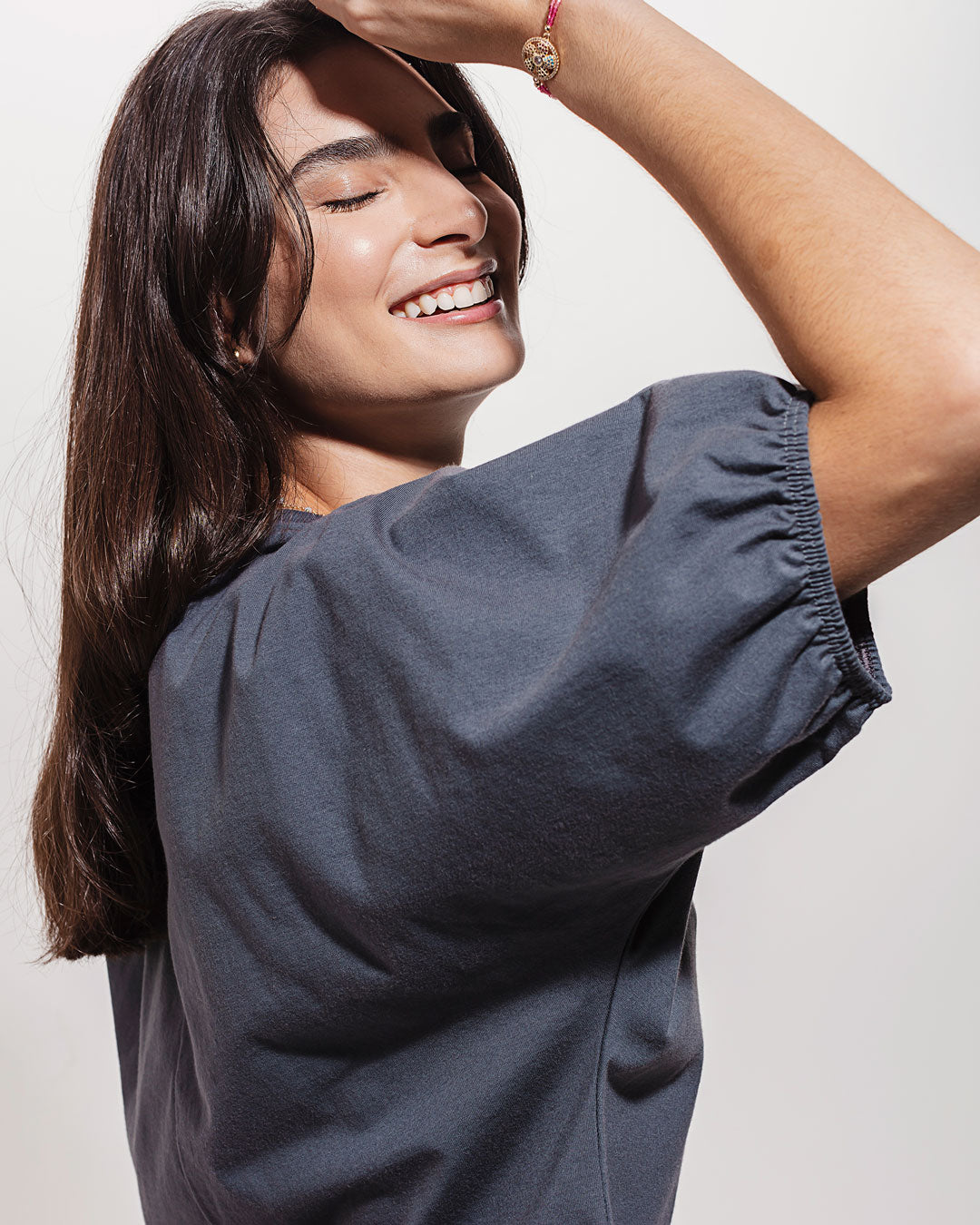 Blusa Ampla Magnólia Grafite Minimadeia Compre roupas estilosas na Amorope, site seguro, frete grátis e parcelamento sem juros. Moda feminina e masculina num só lugar.