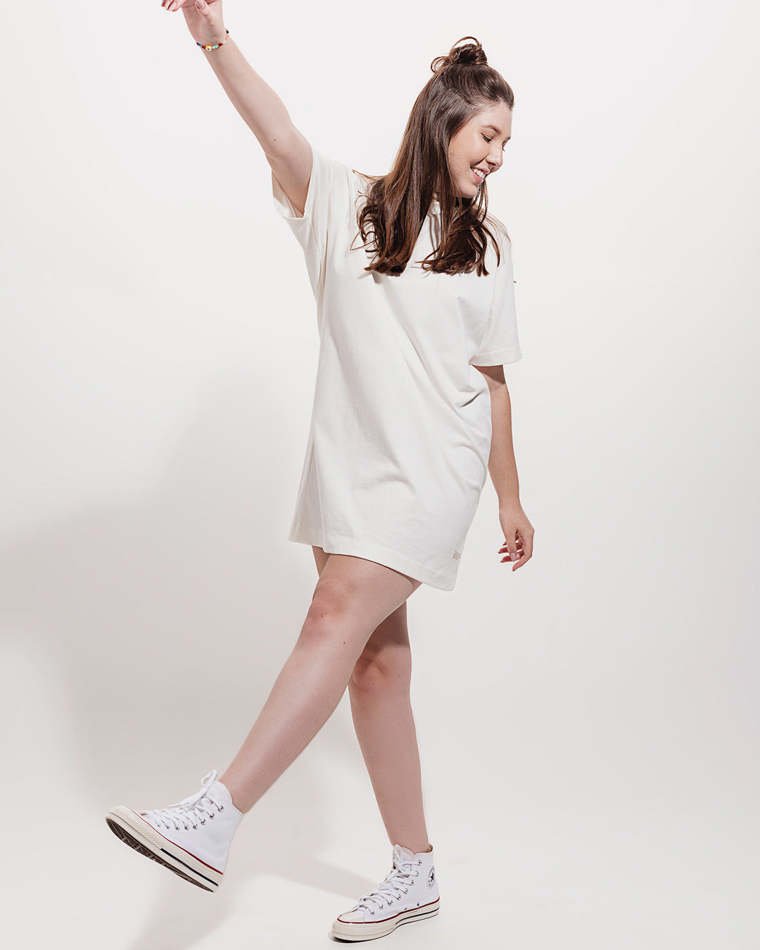 Vestido Camisetão Oversized Gerânio Branco Minimadeia Compre roupas estilosas na Amorope, site seguro, frete grátis e parcelamento sem juros. Moda feminina e masculina num só lugar.