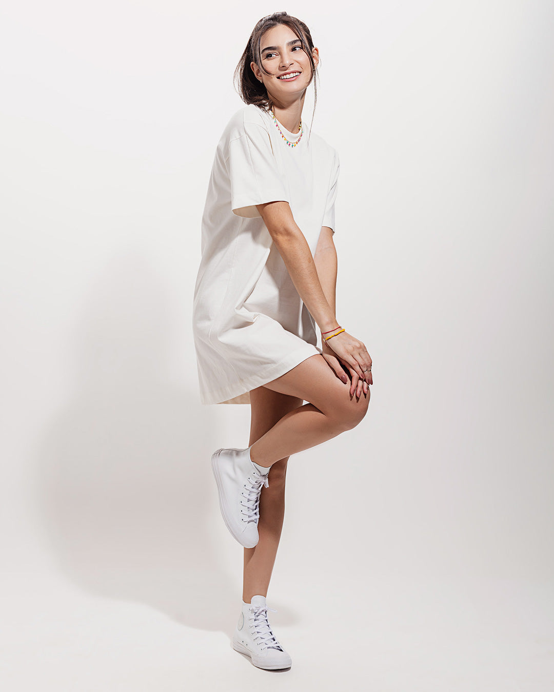 Vestido Camisetão Oversized Gerânio Branco Minimadeia Compre roupas estilosas na Amorope, site seguro, frete grátis e parcelamento sem juros. Moda feminina e masculina num só lugar.