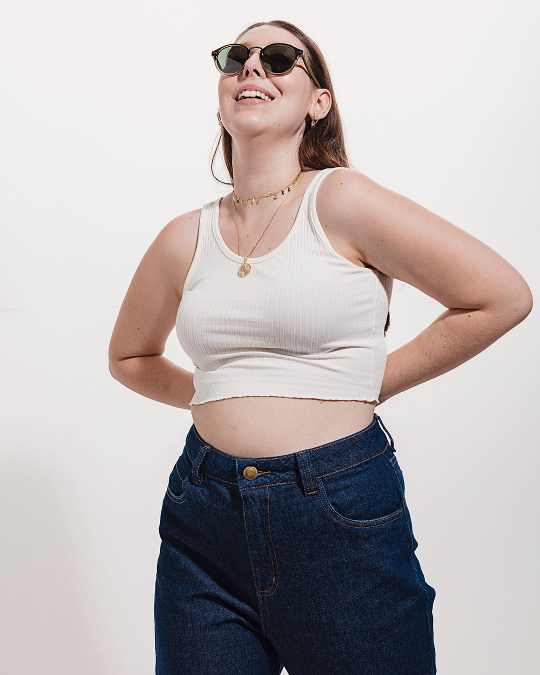 Regata Cropped Jasmim Branca Minimadeia Compre roupas estilosas na Amorope, site seguro, frete grátis e parcelamento sem juros. Moda feminina e masculina num só lugar.