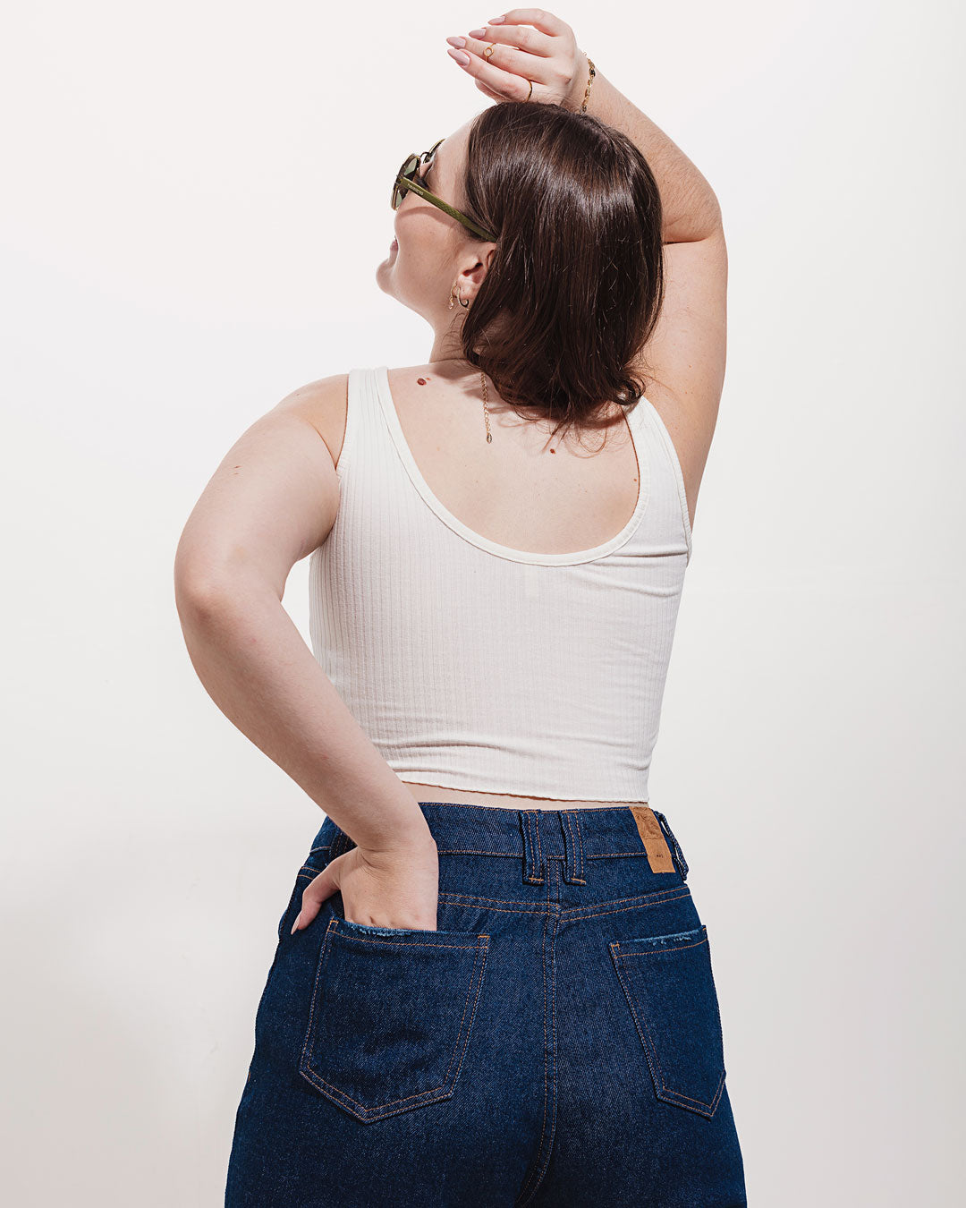 Regata Cropped Jasmim Branca Minimadeia Compre roupas estilosas na Amorope, site seguro, frete grátis e parcelamento sem juros. Moda feminina e masculina num só lugar.
