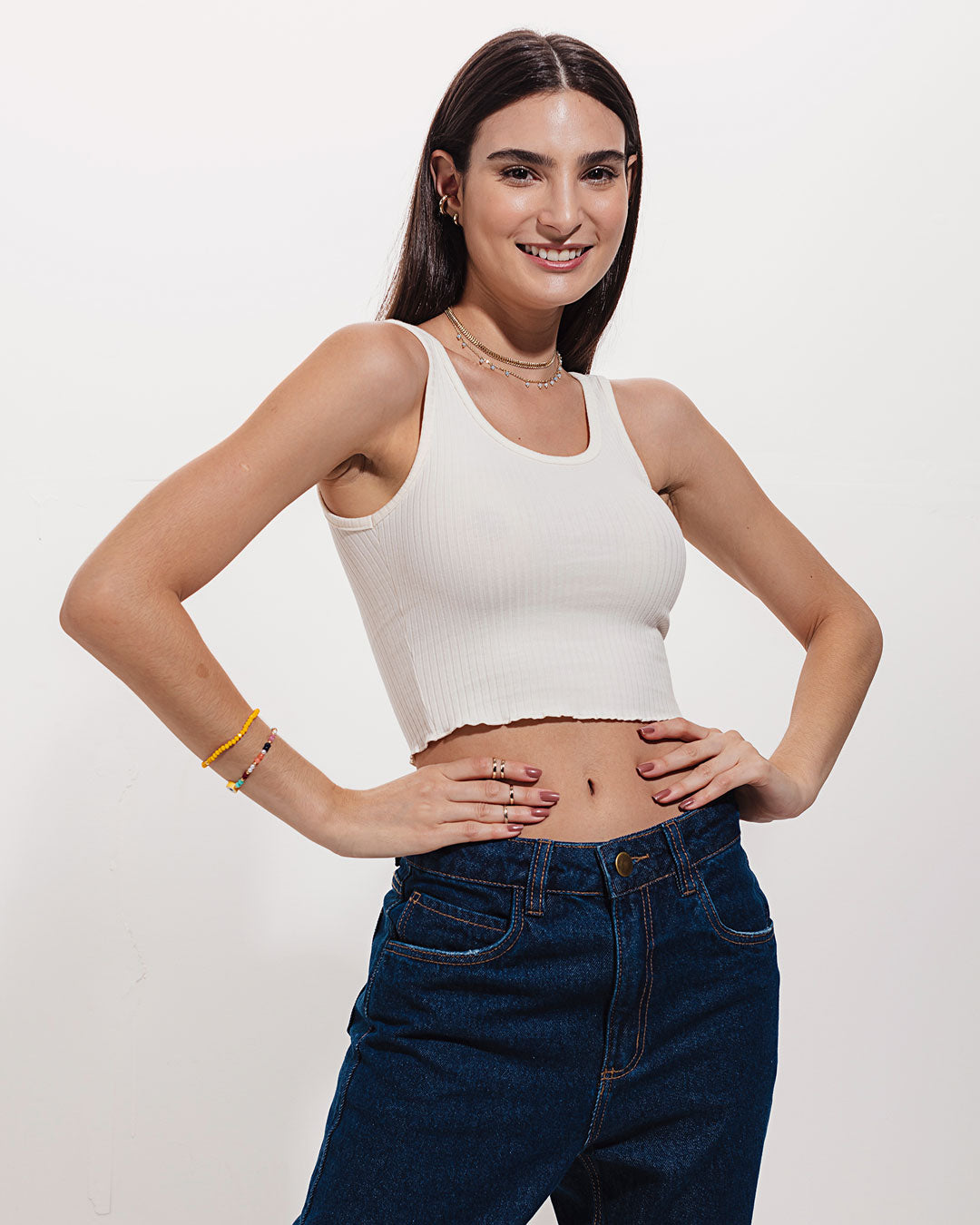 Regata Cropped Jasmim Branca Minimadeia Compre roupas estilosas na Amorope, site seguro, frete grátis e parcelamento sem juros. Moda feminina e masculina num só lugar.