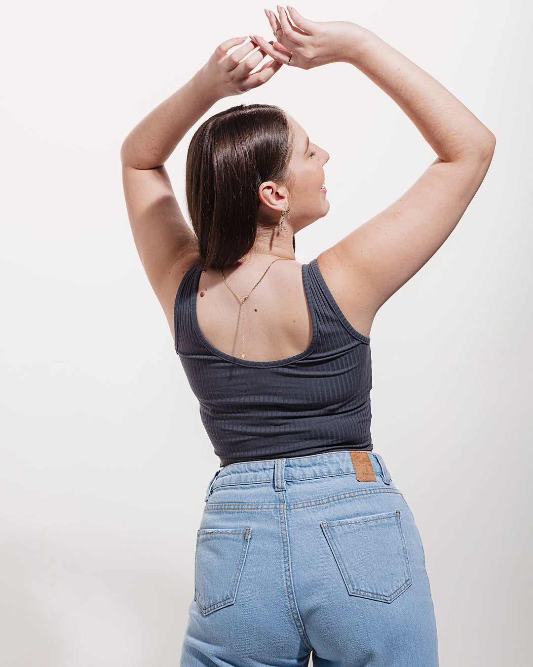Regata Cropped Jasmim Grafite Minimadeia Compre roupas estilosas na Amorope, site seguro, frete grátis e parcelamento sem juros. Moda feminina e masculina num só lugar.