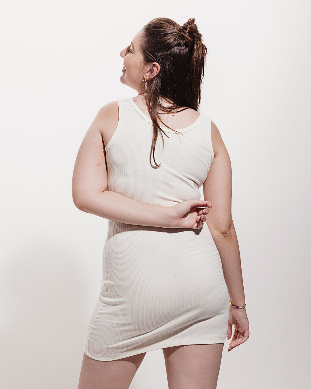 Vestido Canelado Comigo-Ninguém-Pode Branco Minimadeia Compre roupas estilosas na Amorope, site seguro, frete grátis e parcelamento sem juros. Moda feminina e masculina num só lugar.