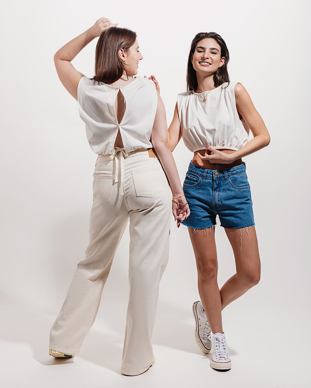 Blusa Ampla Amarração Hibisco Branca Minimadeia Compre roupas estilosas na Amorope, site seguro, frete grátis e parcelamento sem juros. Moda feminina e masculina num só lugar.