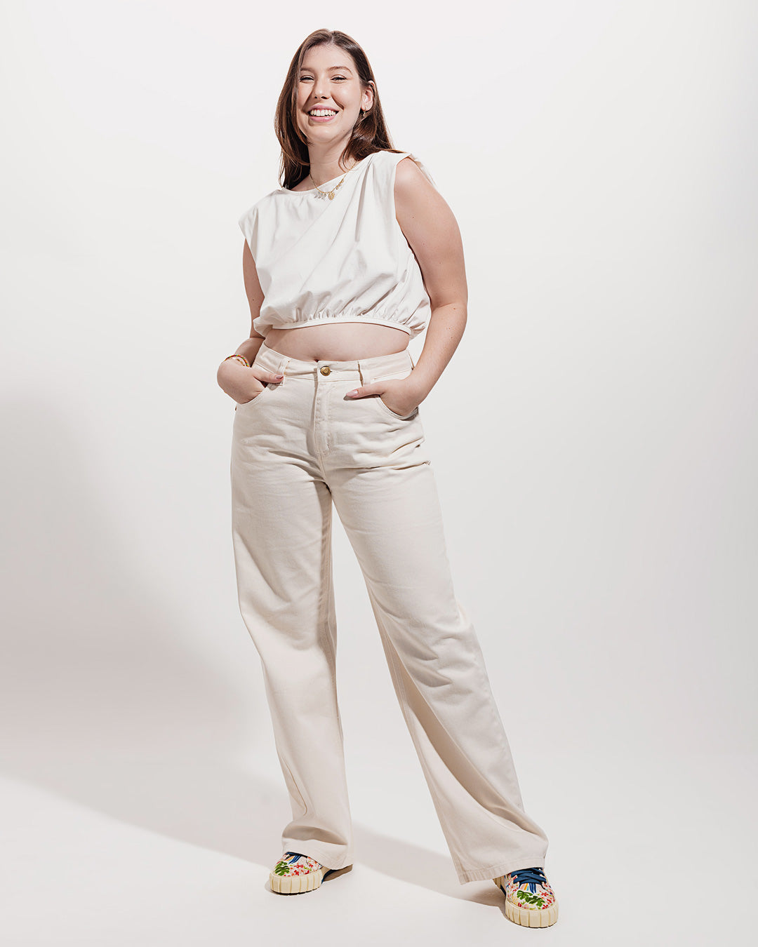 Blusa Ampla Amarração Hibisco Branca Minimadeia Compre roupas estilosas na Amorope, site seguro, frete grátis e parcelamento sem juros. Moda feminina e masculina num só lugar.