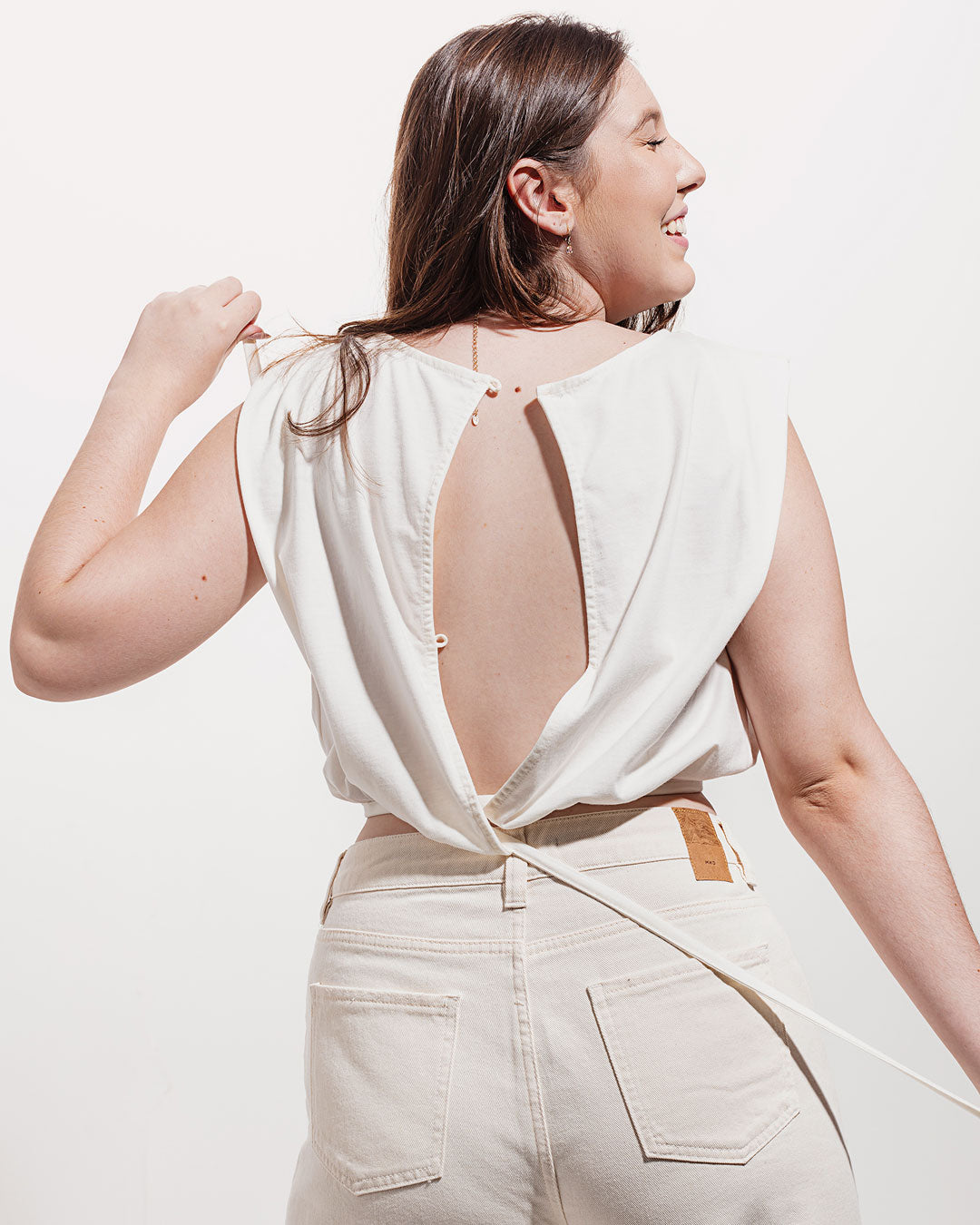 Blusa Ampla Amarração Hibisco Branca Minimadeia Compre roupas estilosas na Amorope, site seguro, frete grátis e parcelamento sem juros. Moda feminina e masculina num só lugar.