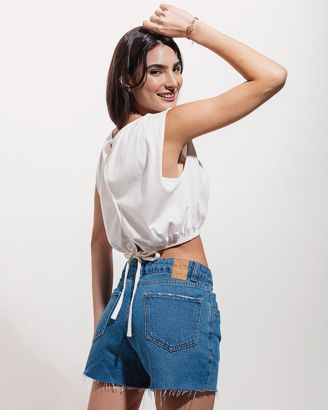 Blusa Ampla Amarração Hibisco Branca Minimadeia Compre roupas estilosas na Amorope, site seguro, frete grátis e parcelamento sem juros. Moda feminina e masculina num só lugar.