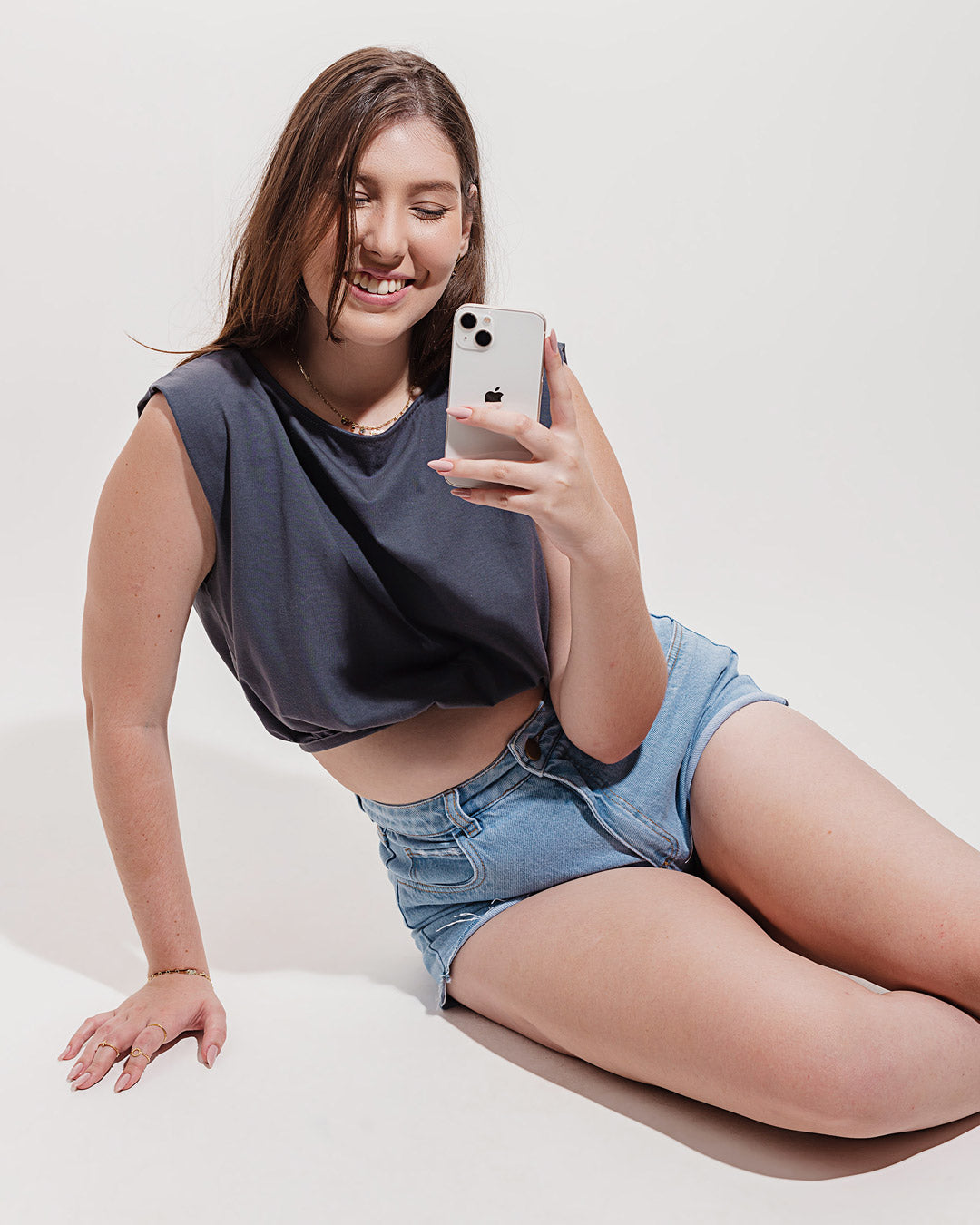 Blusa Ampla Amarração Hibisco Grafite Minimadeia Compre roupas estilosas na Amorope, site seguro, frete grátis e parcelamento sem juros. Moda feminina e masculina num só lugar.