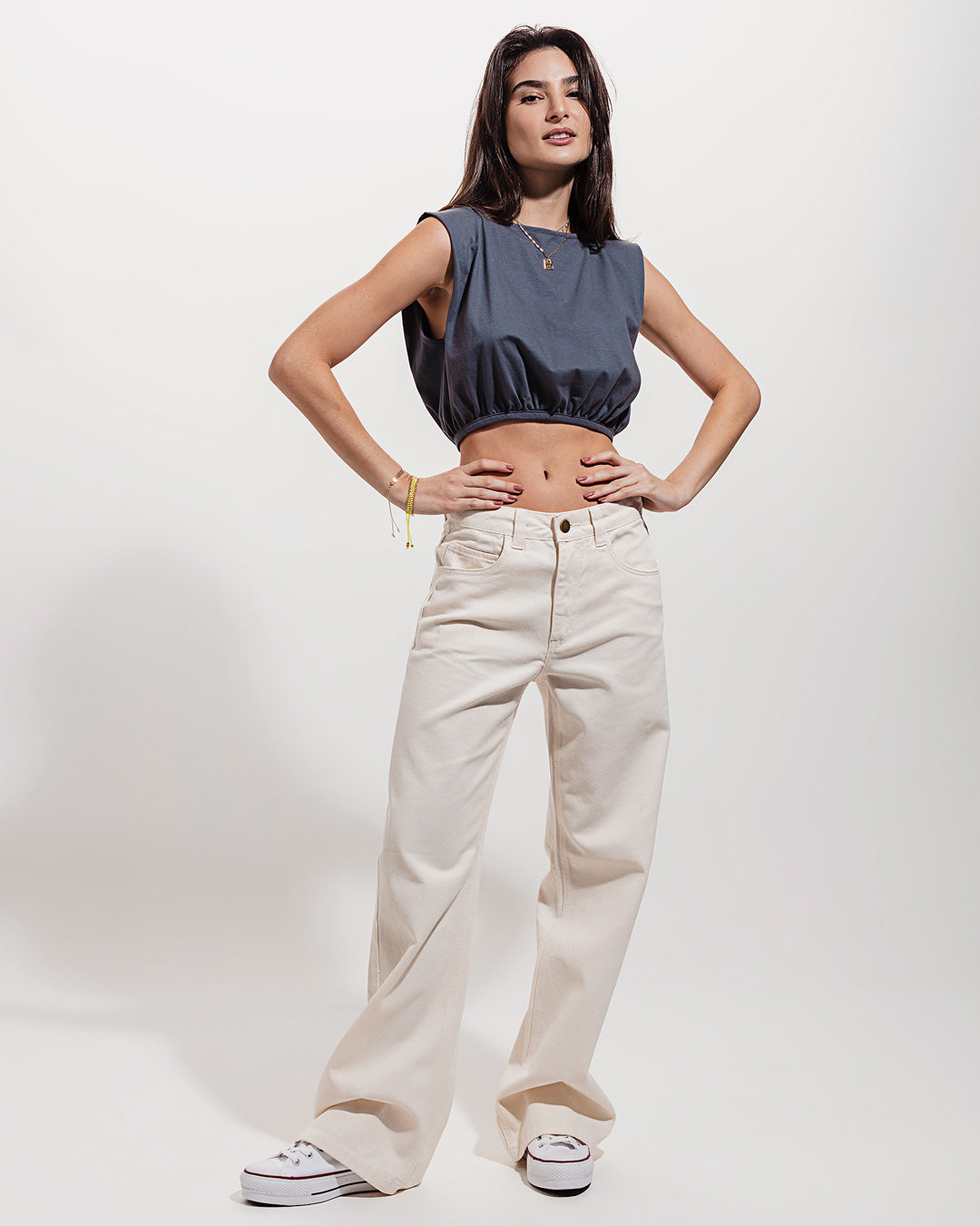 Blusa Ampla Amarração Hibisco Grafite Minimadeia Compre roupas estilosas na Amorope, site seguro, frete grátis e parcelamento sem juros. Moda feminina e masculina num só lugar.