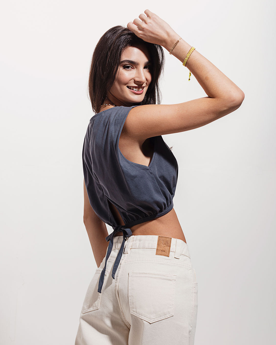 Blusa Ampla Amarração Hibisco Grafite Minimadeia Compre roupas estilosas na Amorope, site seguro, frete grátis e parcelamento sem juros. Moda feminina e masculina num só lugar.
