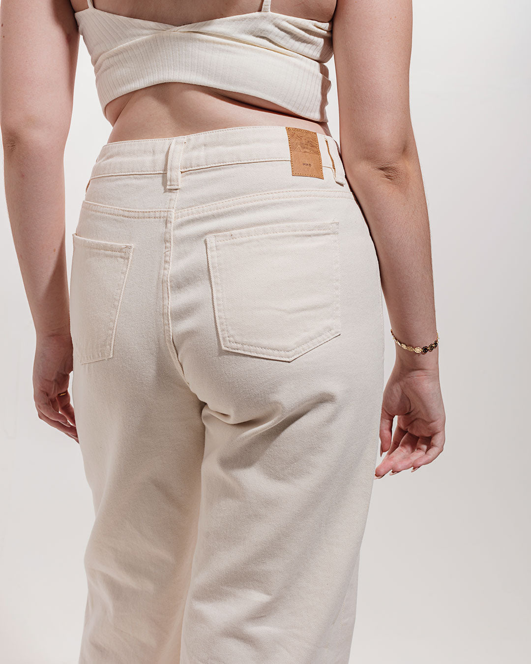 Calça Wide Leg Buriti Minimadeia Compre roupas estilosas na Amorope, site seguro, frete grátis e parcelamento sem juros. Moda feminina e masculina num só lugar.