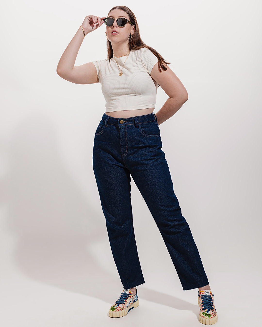 Calça Mom Jeans Mandacaru Minimadeia Compre roupas estilosas na Amorope, site seguro, frete grátis e parcelamento sem juros. Moda feminina e masculina num só lugar.