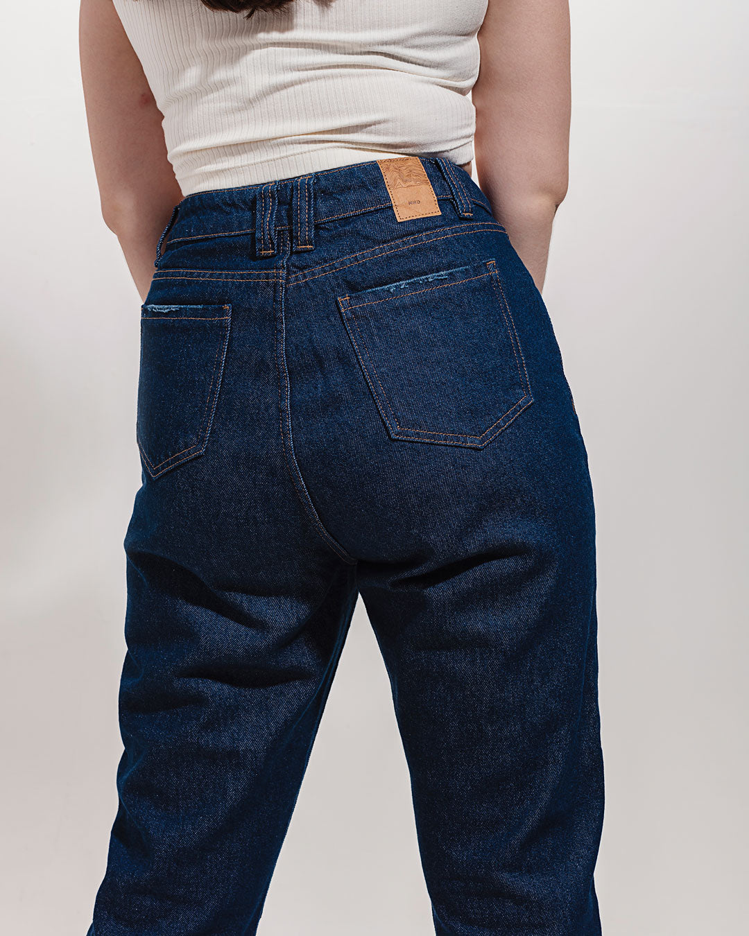 Calça Mom Jeans Mandacaru Minimadeia Compre roupas estilosas na Amorope, site seguro, frete grátis e parcelamento sem juros. Moda feminina e masculina num só lugar.