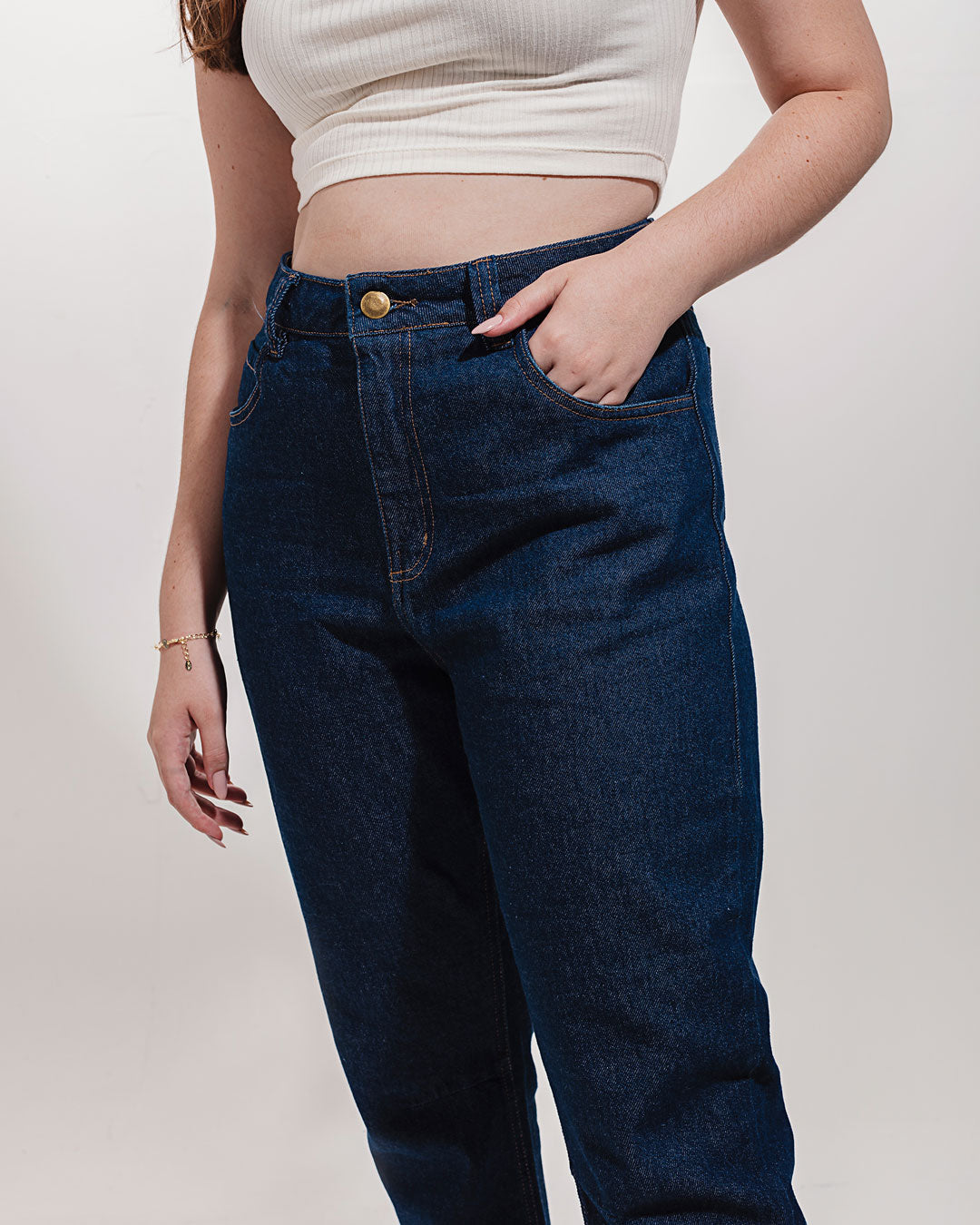 Calça Mom Jeans Mandacaru Minimadeia Compre roupas estilosas na Amorope, site seguro, frete grátis e parcelamento sem juros. Moda feminina e masculina num só lugar.