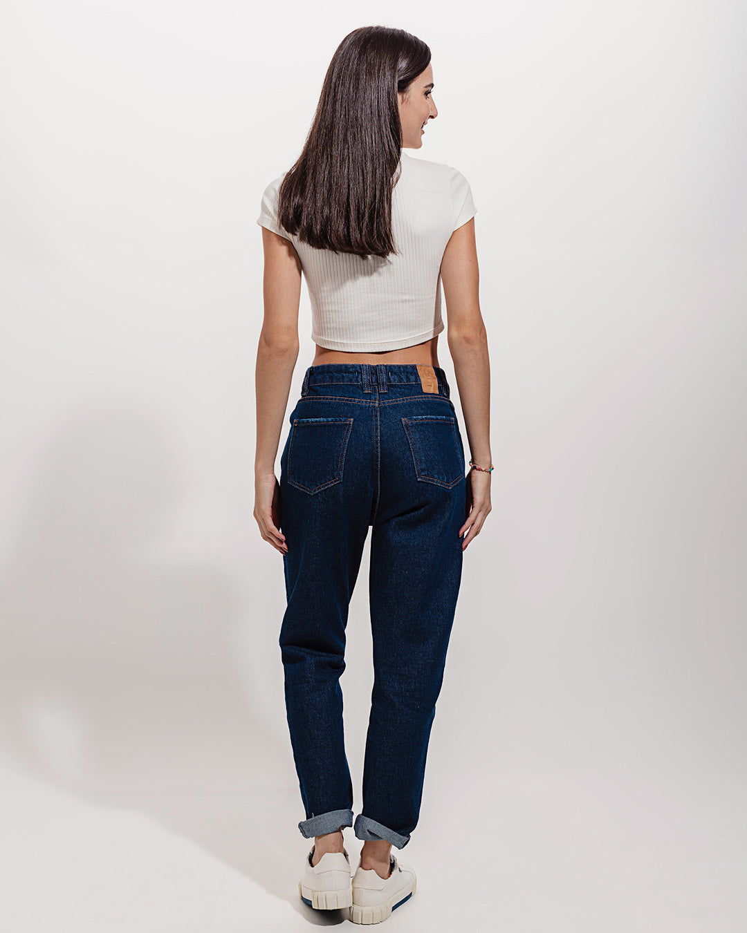 Calça Mom Jeans Mandacaru Minimadeia Compre roupas estilosas na Amorope, site seguro, frete grátis e parcelamento sem juros. Moda feminina e masculina num só lugar.