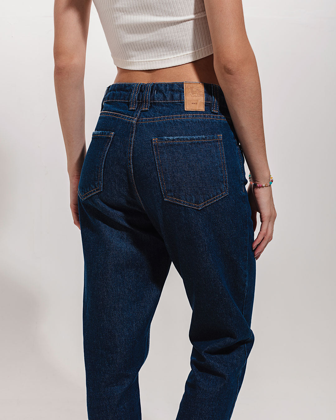 Calça Mom Jeans Mandacaru Minimadeia Compre roupas estilosas na Amorope, site seguro, frete grátis e parcelamento sem juros. Moda feminina e masculina num só lugar.