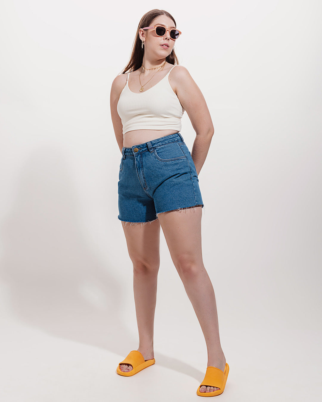 Short Jeans Samambaia Minimadeia Compre roupas estilosas na Amorope, site seguro, frete grátis e parcelamento sem juros. Moda feminina e masculina num só lugar.