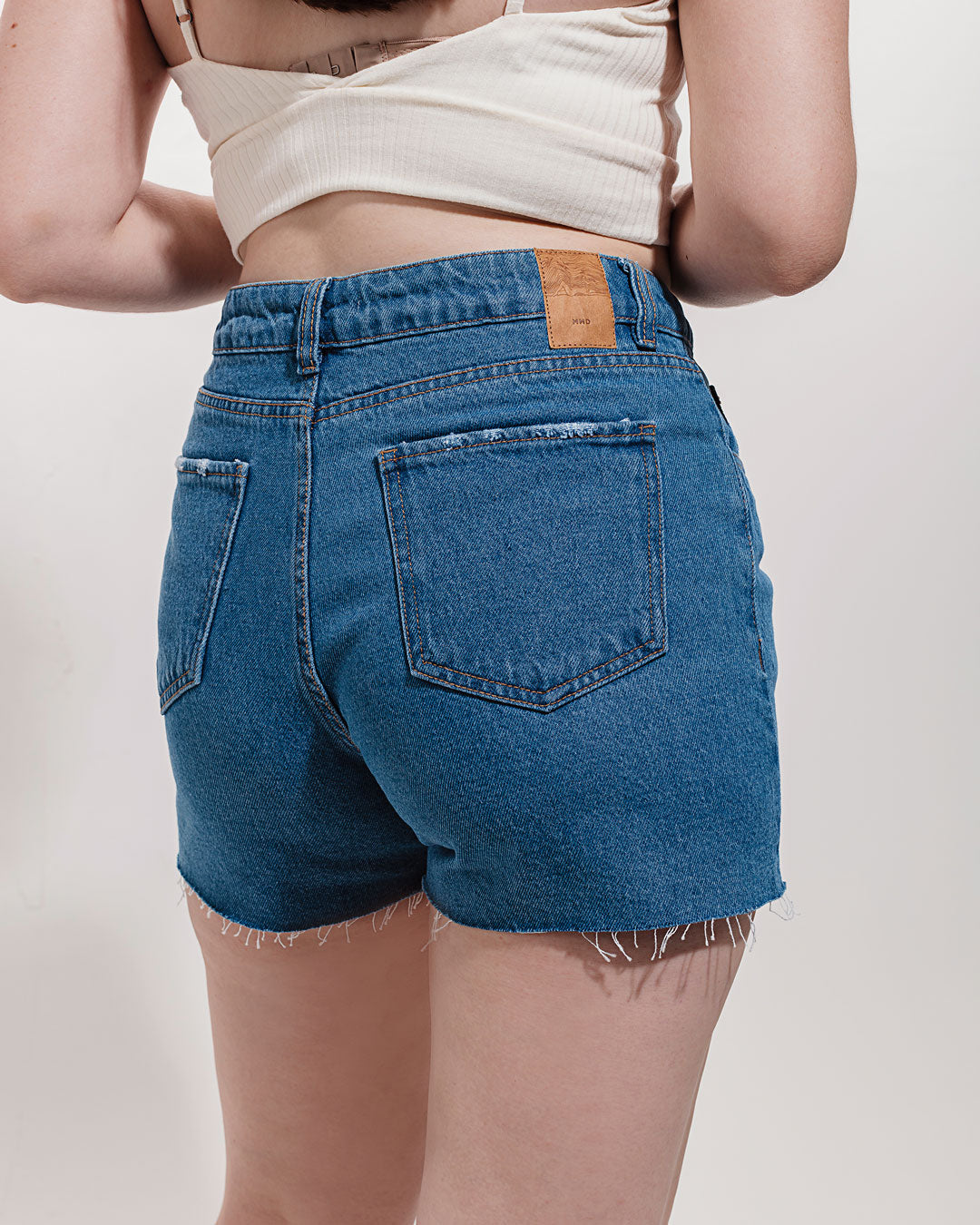 Short Jeans Samambaia Minimadeia Compre roupas estilosas na Amorope, site seguro, frete grátis e parcelamento sem juros. Moda feminina e masculina num só lugar.
