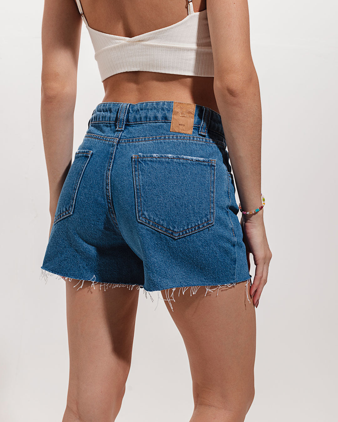 Short Jeans Samambaia Minimadeia Compre roupas estilosas na Amorope, site seguro, frete grátis e parcelamento sem juros. Moda feminina e masculina num só lugar.
