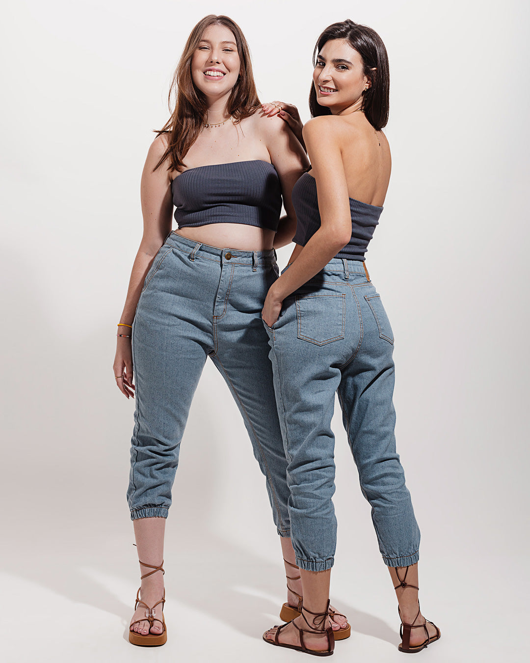 Calça Jogger Jacarandá Minimadeia Compre roupas estilosas na Amorope, site seguro, frete grátis e parcelamento sem juros. Moda feminina e masculina num só lugar.