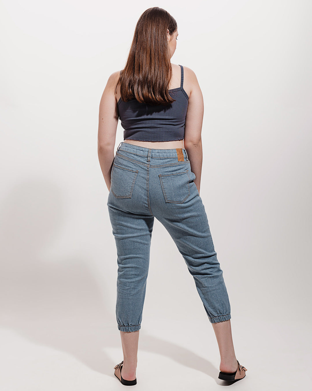 Calça Jogger Jacarandá Minimadeia Compre roupas estilosas na Amorope, site seguro, frete grátis e parcelamento sem juros. Moda feminina e masculina num só lugar.