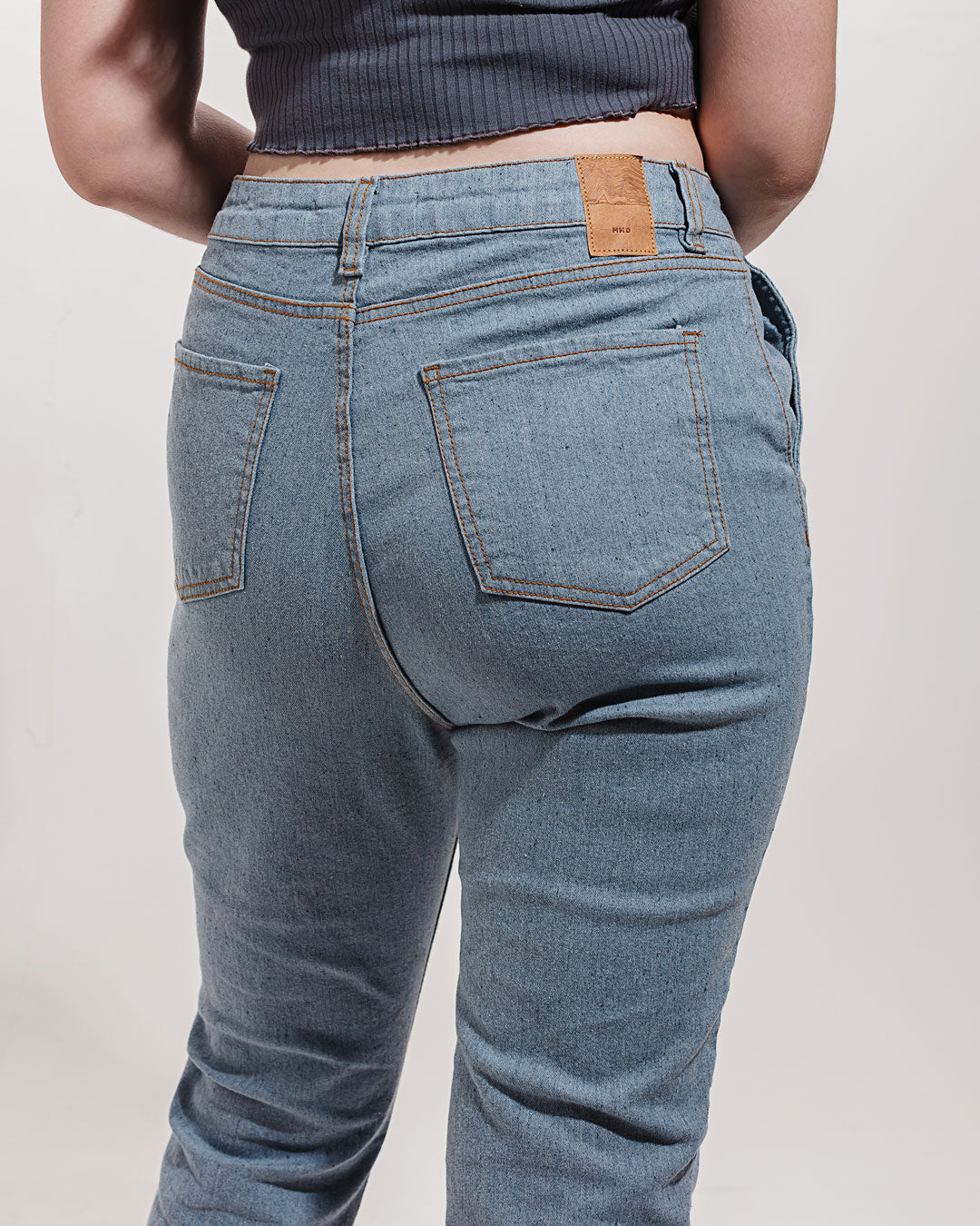 Calça Jogger Jacarandá Minimadeia Compre roupas estilosas na Amorope, site seguro, frete grátis e parcelamento sem juros. Moda feminina e masculina num só lugar.