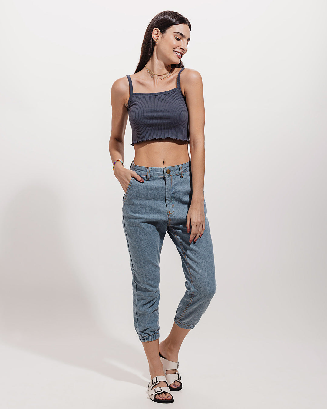 Calça Jogger Jacarandá Minimadeia Compre roupas estilosas na Amorope, site seguro, frete grátis e parcelamento sem juros. Moda feminina e masculina num só lugar.