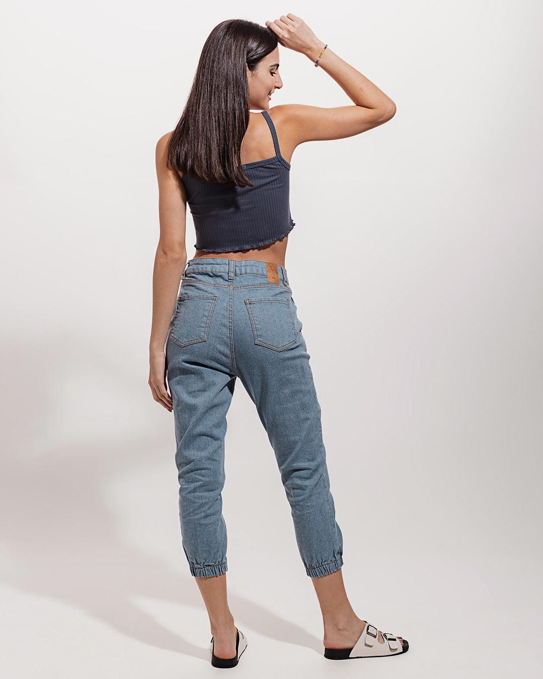 Calça Jogger Jacarandá Minimadeia Compre roupas estilosas na Amorope, site seguro, frete grátis e parcelamento sem juros. Moda feminina e masculina num só lugar.