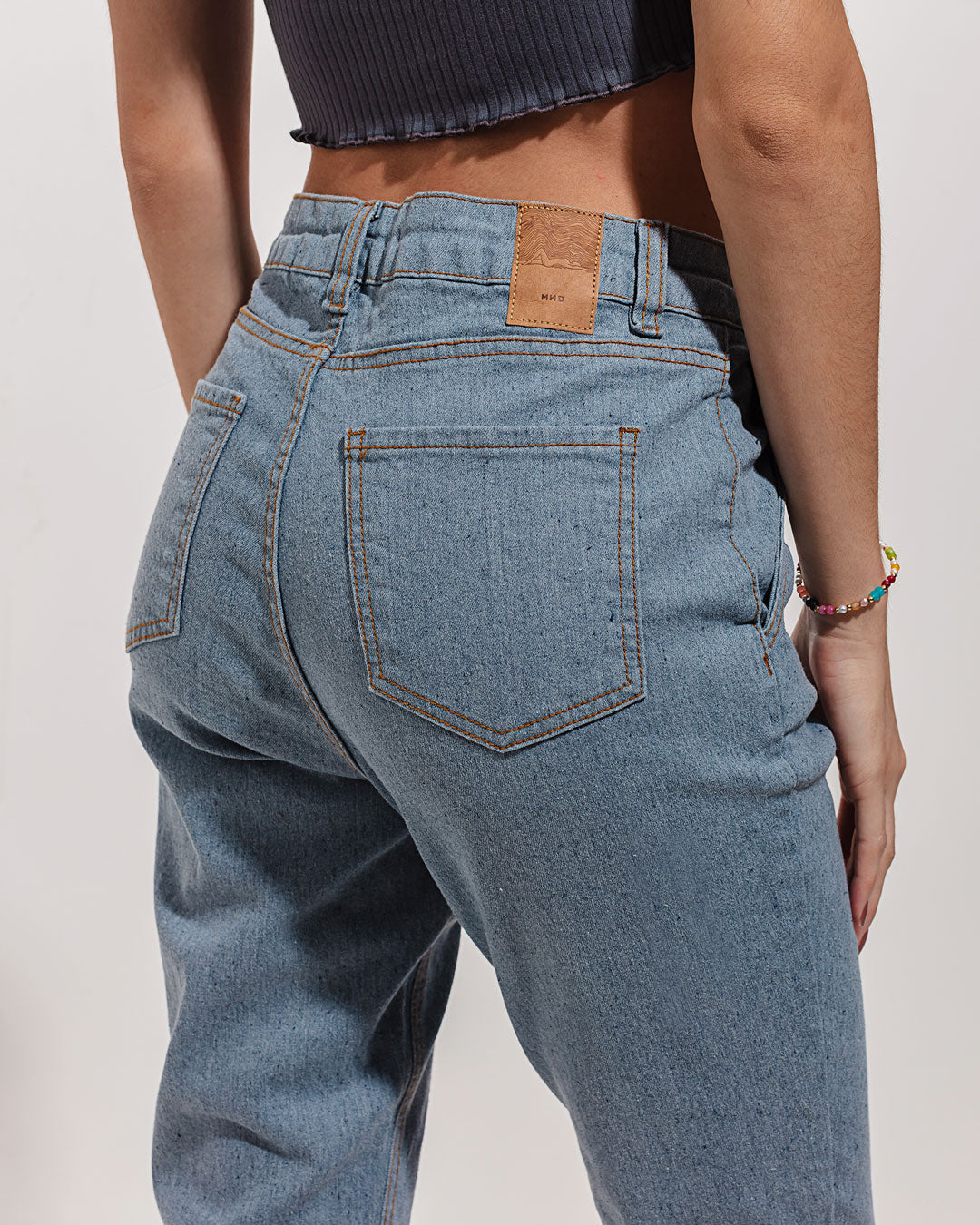 Calça Jogger Jacarandá Minimadeia Compre roupas estilosas na Amorope, site seguro, frete grátis e parcelamento sem juros. Moda feminina e masculina num só lugar.