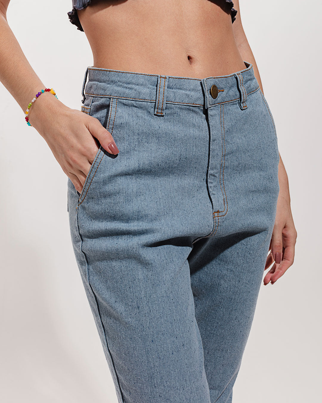 Calça Jogger Jacarandá Minimadeia Compre roupas estilosas na Amorope, site seguro, frete grátis e parcelamento sem juros. Moda feminina e masculina num só lugar.