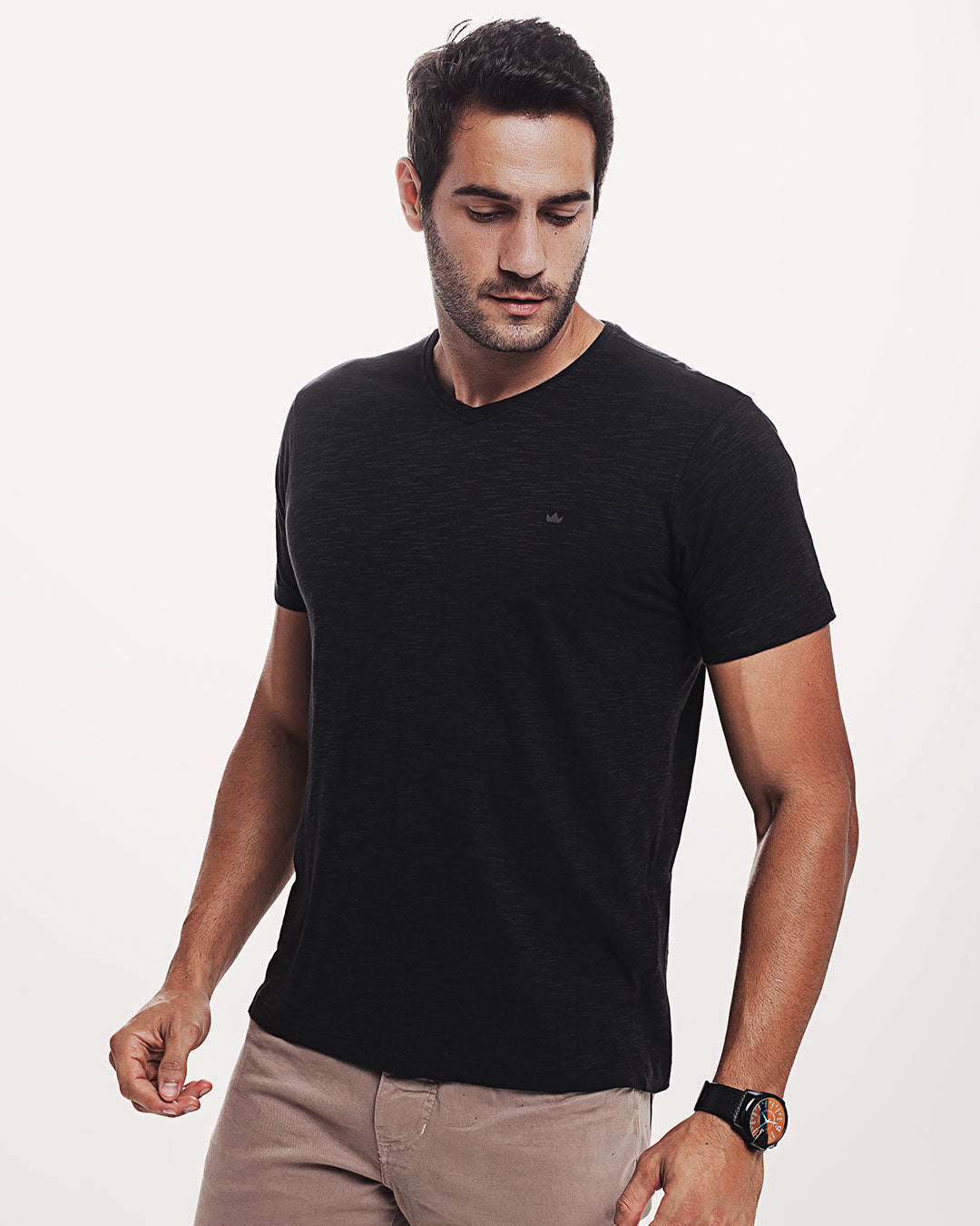 Camiseta Algodão Ultraleve Preta Ezutus Compre roupas estilosas na Amorope, site seguro, frete grátis e parcelamento sem juros. Moda feminina e masculina num só lugar.