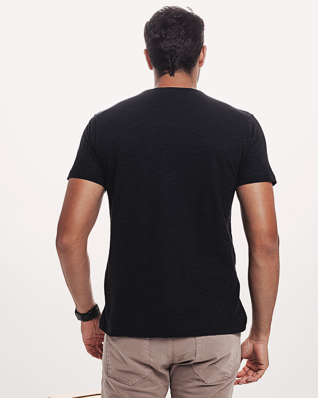 Camiseta Algodão Ultraleve Preta Ezutus Compre roupas estilosas na Amorope, site seguro, frete grátis e parcelamento sem juros. Moda feminina e masculina num só lugar.