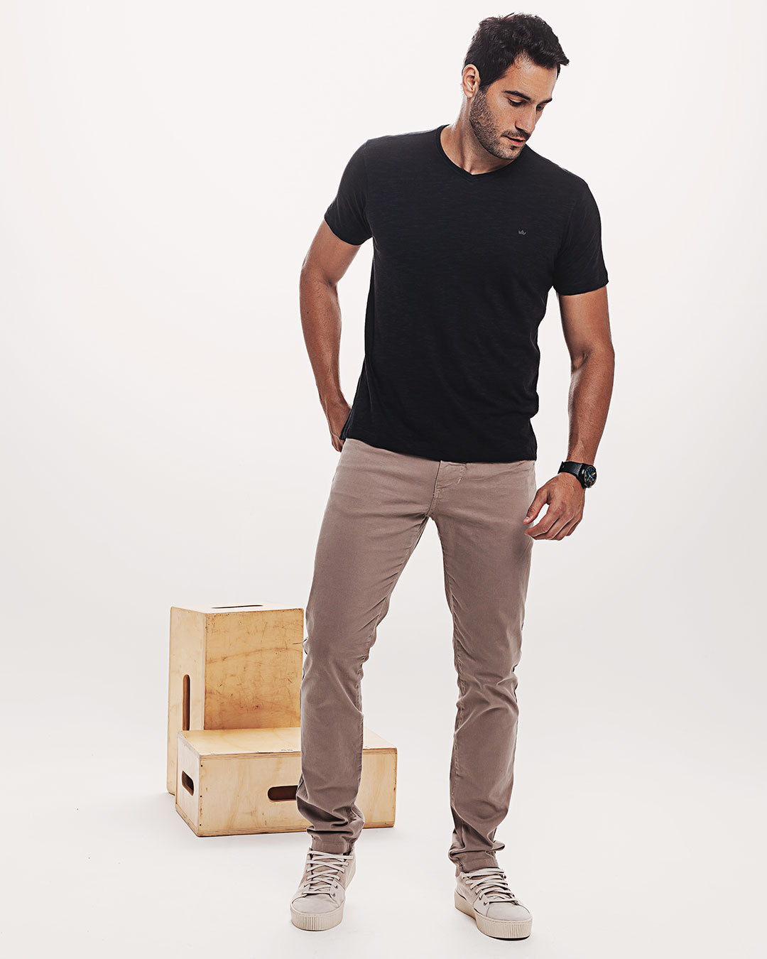 Camiseta Algodão Ultraleve Preta Ezutus Compre roupas estilosas na Amorope, site seguro, frete grátis e parcelamento sem juros. Moda feminina e masculina num só lugar.