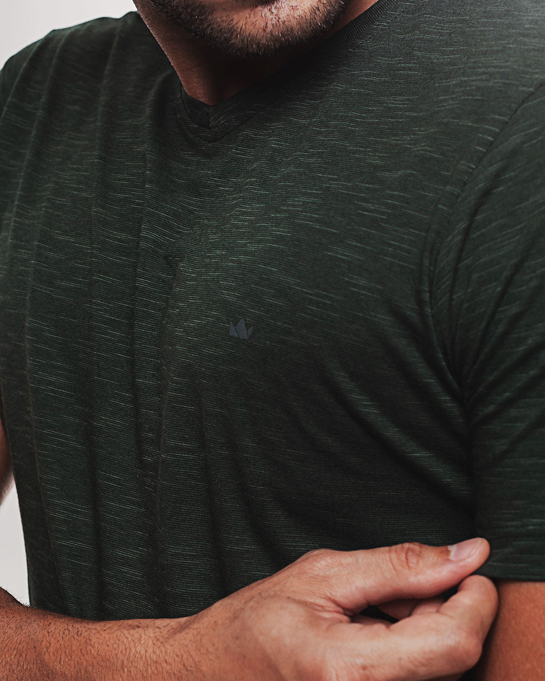 Camiseta Algodão Ultraleve Verde Ezutus Compre roupas estilosas na Amorope, site seguro, frete grátis e parcelamento sem juros. Moda feminina e masculina num só lugar.