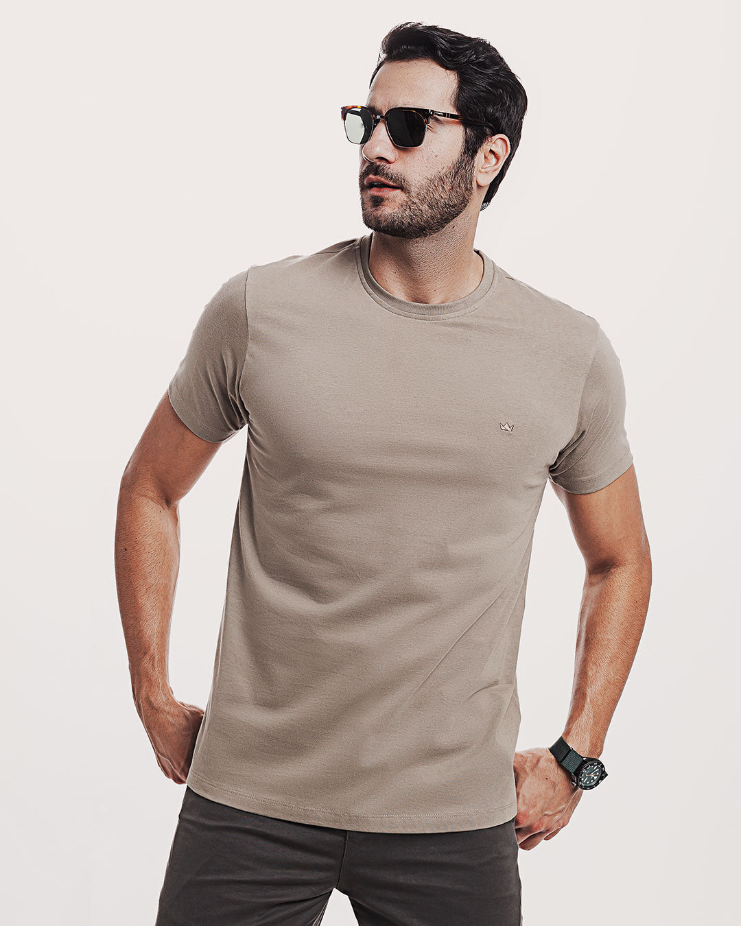 Camiseta Algodão 301 Preta Ezutus Compre roupas estilosas na Amorope, site seguro, frete grátis e parcelamento sem juros. Moda feminina e masculina num só lugar.