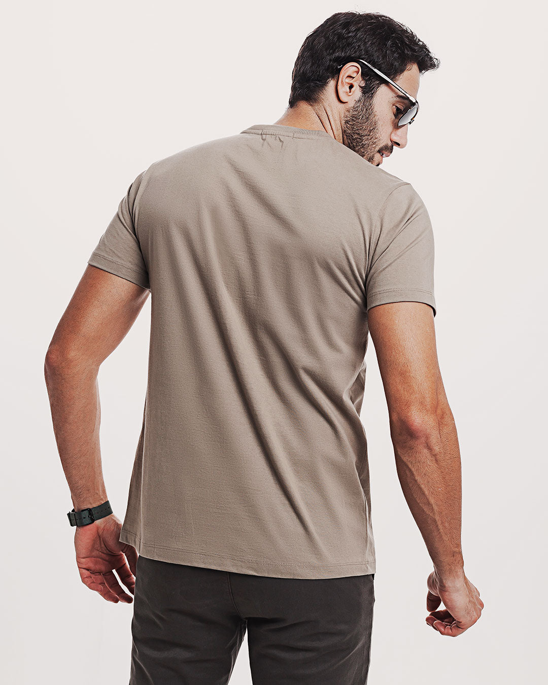 Camiseta Algodão 301 Preta Ezutus Compre roupas estilosas na Amorope, site seguro, frete grátis e parcelamento sem juros. Moda feminina e masculina num só lugar.